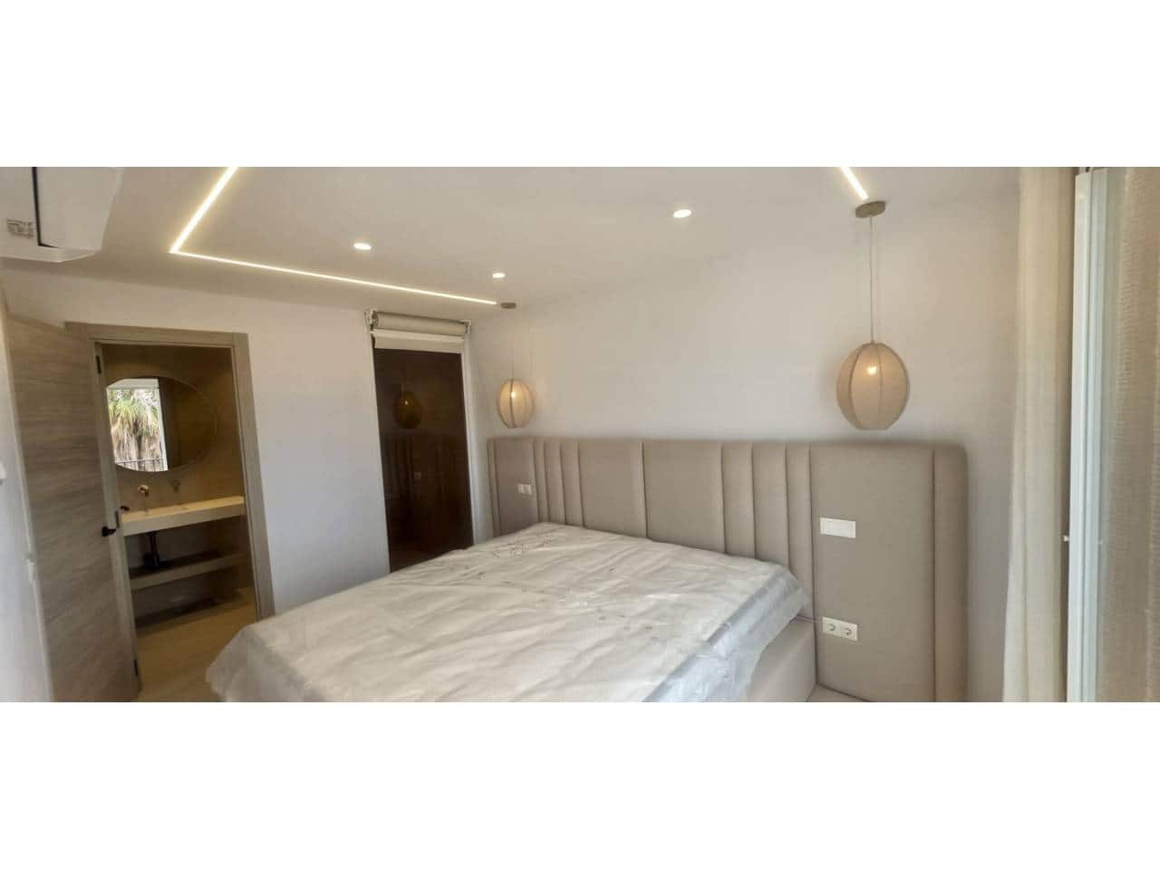 Adosado de 4 habitaciones en Marbella en venta con piscina - 950.000 € (Ref: 9842006)