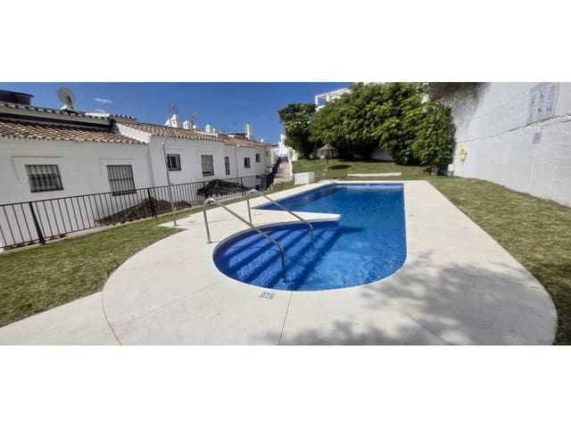 Adosado de 4 habitaciones en Marbella en venta con piscina - 950.000 € (Ref: 9842006)