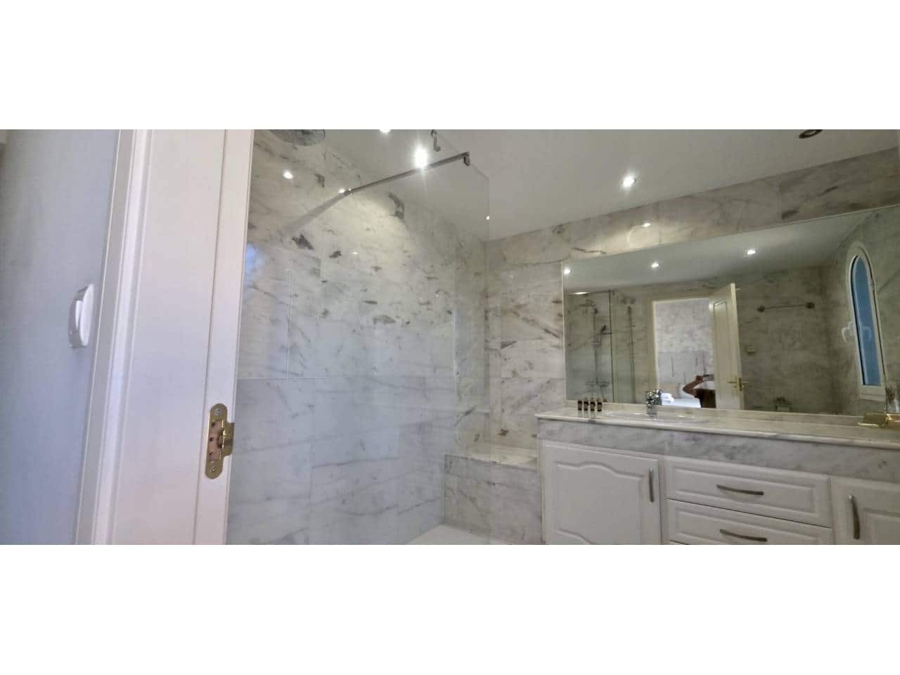 Apartamento de 3 habitaciones en Marbella en venta con piscina garaje - 750.000 € (Ref: 9842009)