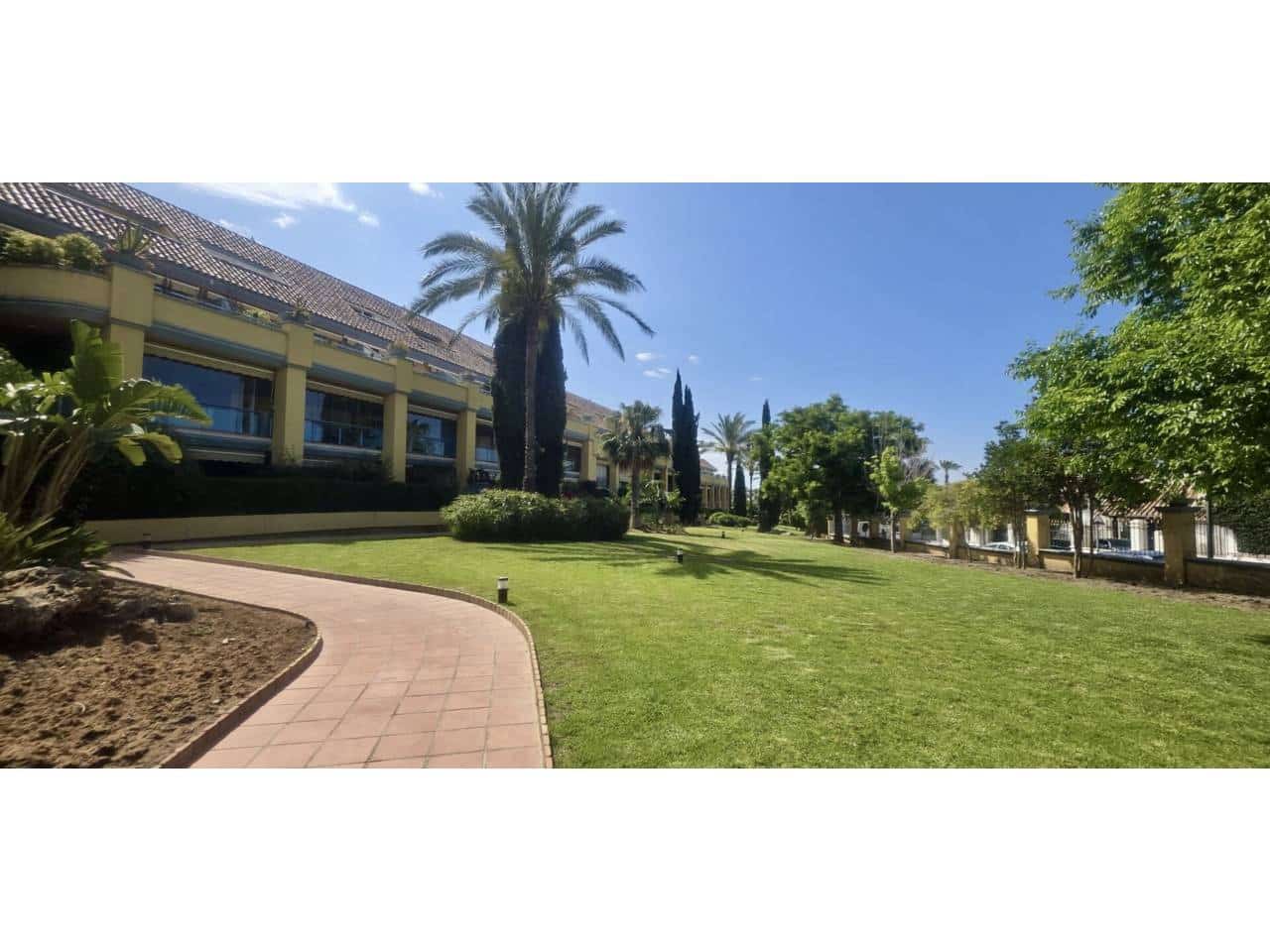 Apartamento de 3 habitaciones en Marbella en venta con piscina garaje - 750.000 € (Ref: 9842009)