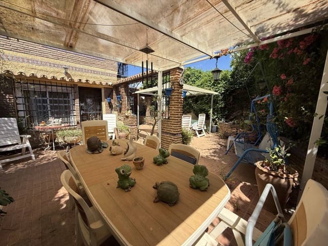 5 soveværelse Semi-Rækkehus til salg i Elviria, Marbella med swimmingpool garage - € 475.000 (Ref: 9842011)