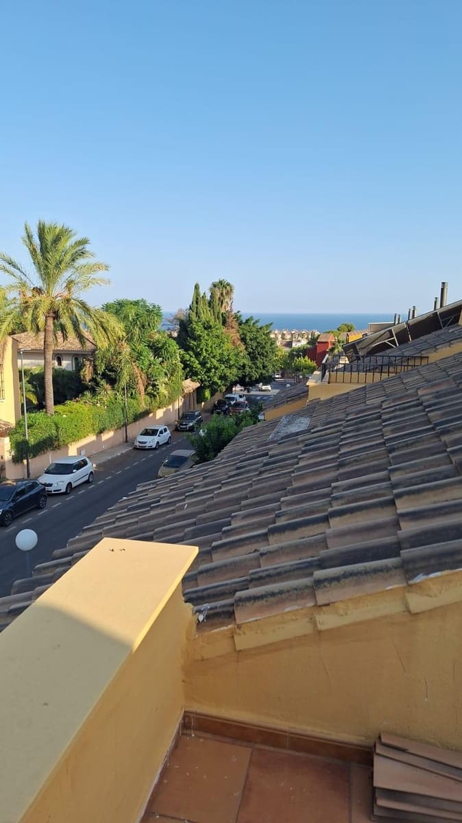 3 bedroom Semi-detached Villa for sale in Marbella - € 630,000 (Ref: 9940763)
