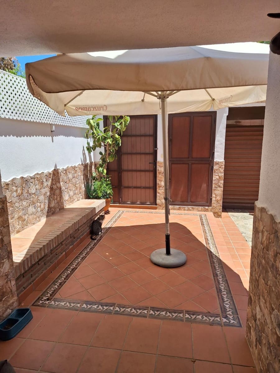 3 bedroom Semi-detached Villa for sale in Marbella - € 630,000 (Ref: 9940763)