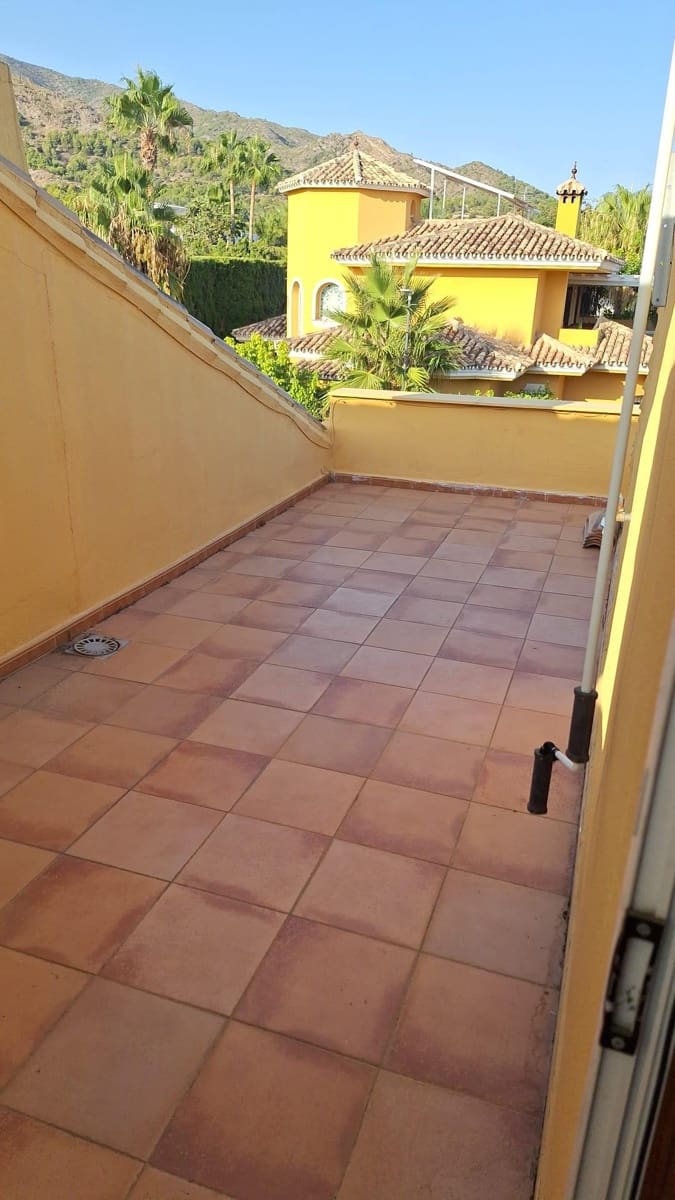 3 bedroom Semi-detached Villa for sale in Marbella - € 630,000 (Ref: 9940763)