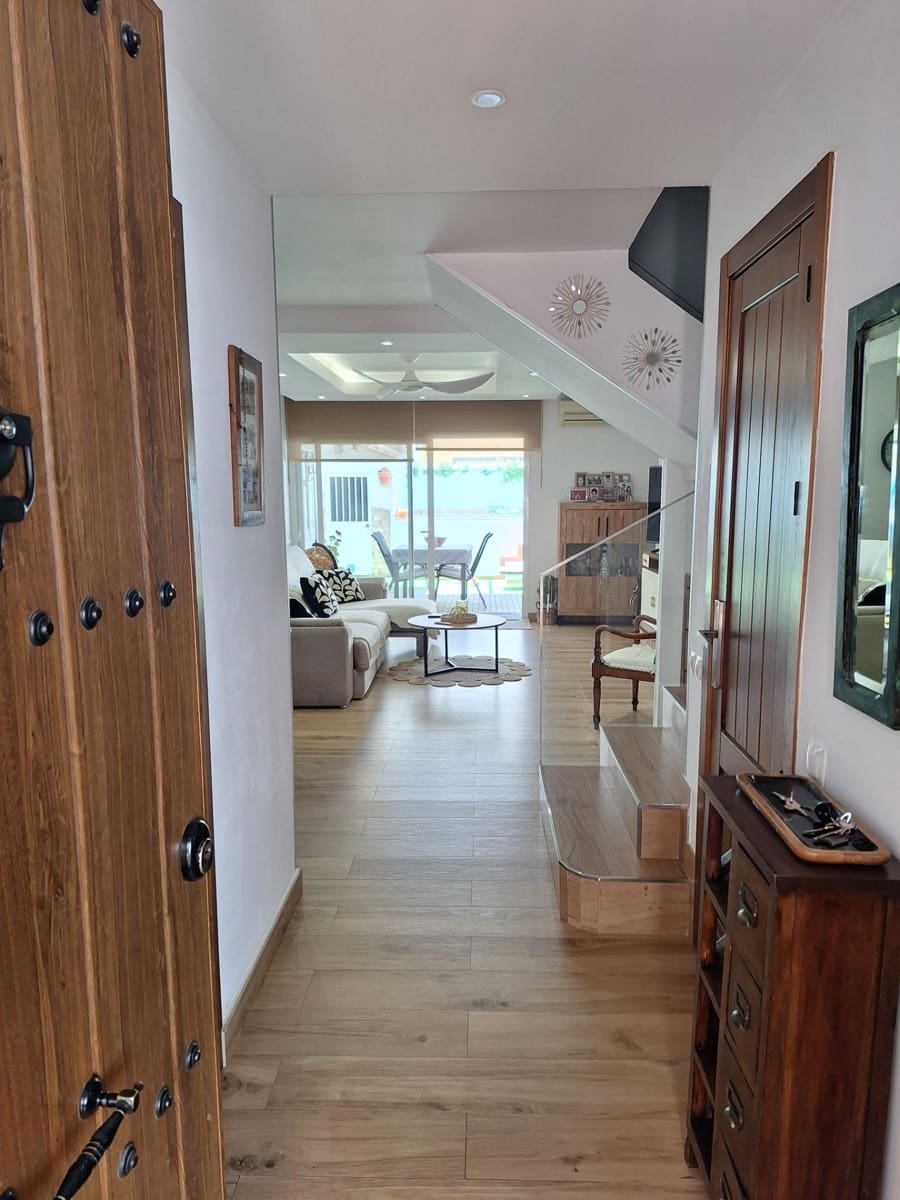 3 bedroom Semi-detached Villa for sale in Marbella - € 630,000 (Ref: 9940763)
