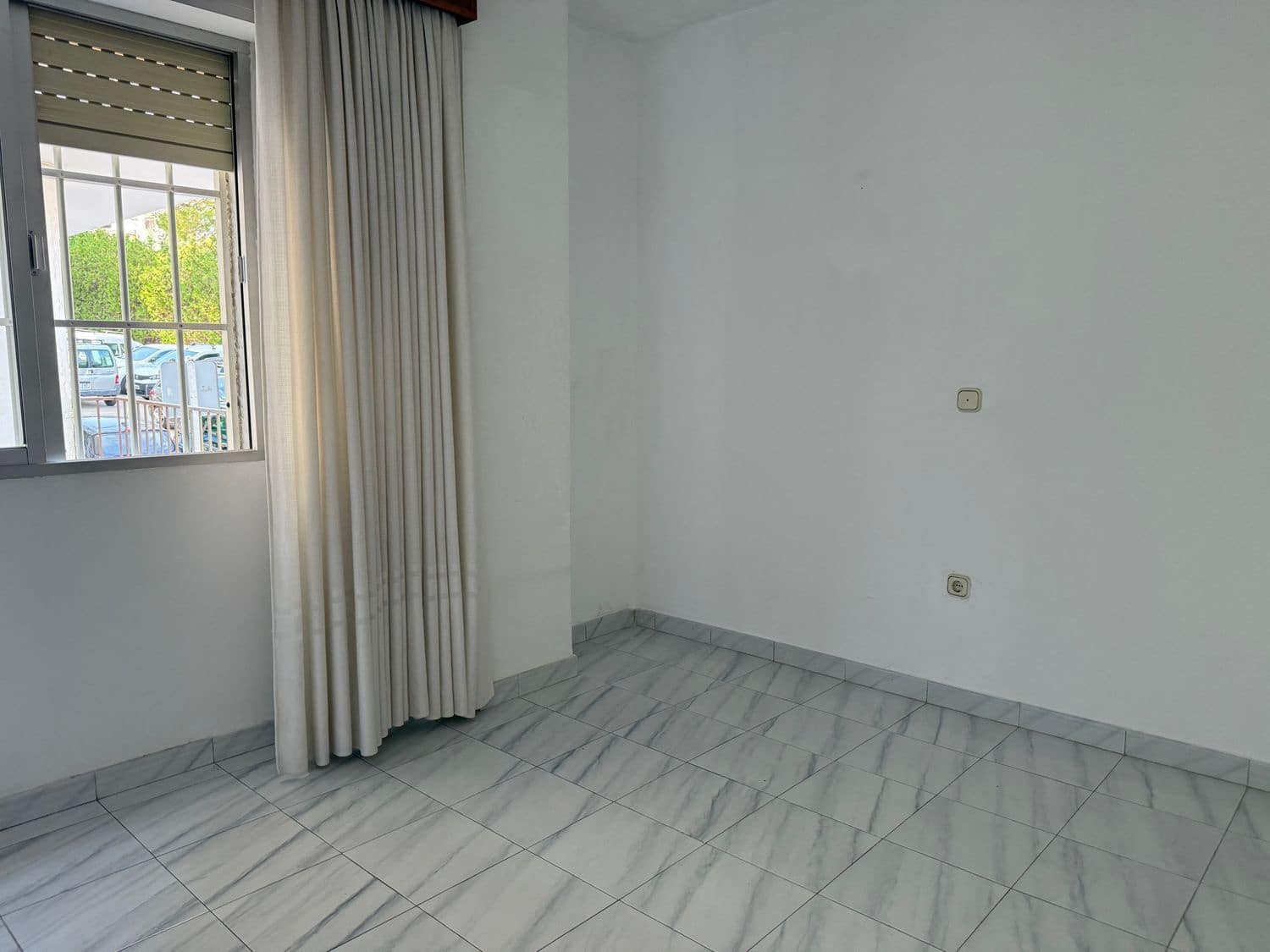 4 bedroom Flat for sale in Marbella - € 395,000 (Ref: 9940771)