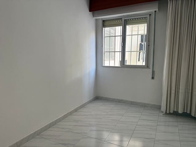4 soverom Leilighet til salgs i Los Jardines de Marbella - La Ermita, Marbella - € 395 000 (Ref: 9940771)