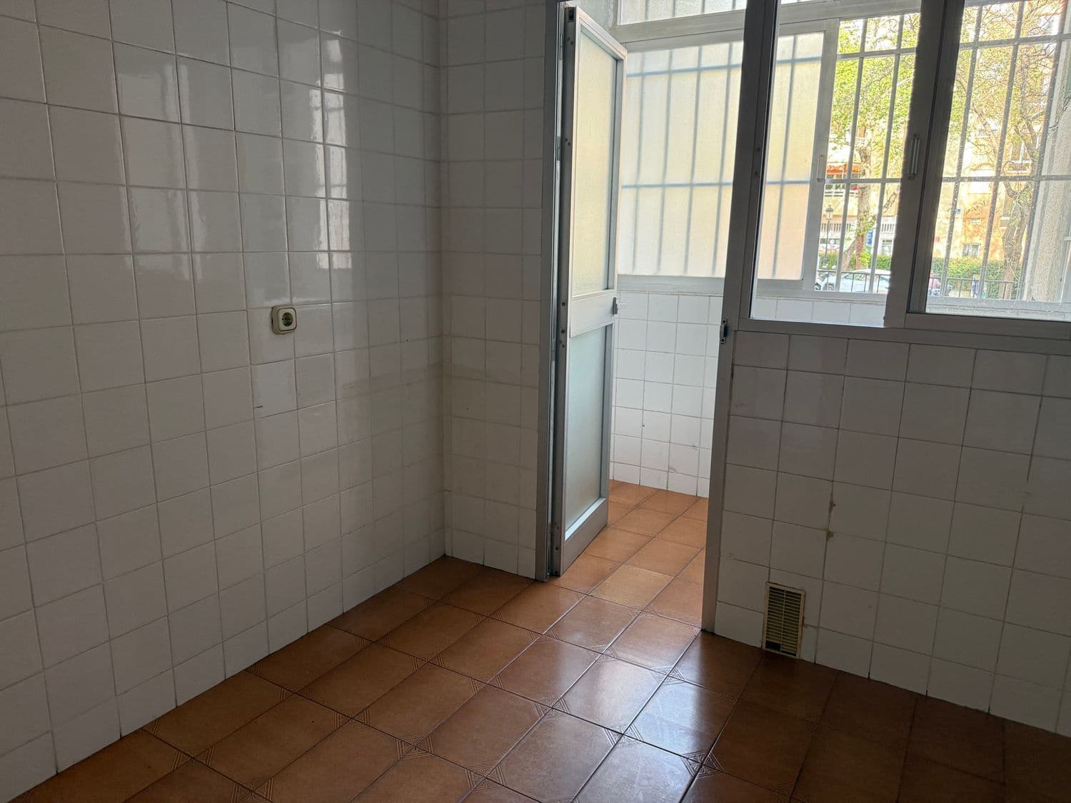 4 bedroom Flat for sale in Marbella - € 395,000 (Ref: 9940771)