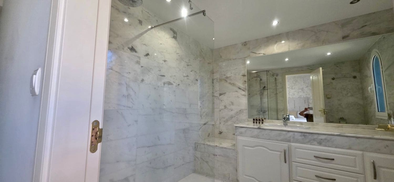 3 chambre Appartement à vendre à Los Monteros avec piscine garage - 750 000 € (Ref: 9940773)