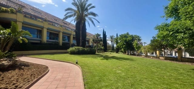 3 chambre Appartement à vendre à Los Monteros, Marbella avec piscine garage - 750 000 € (Ref: 9940773)