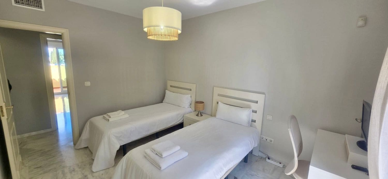 3 chambre Appartement à vendre à Los Monteros avec piscine garage - 750 000 € (Ref: 9940773)