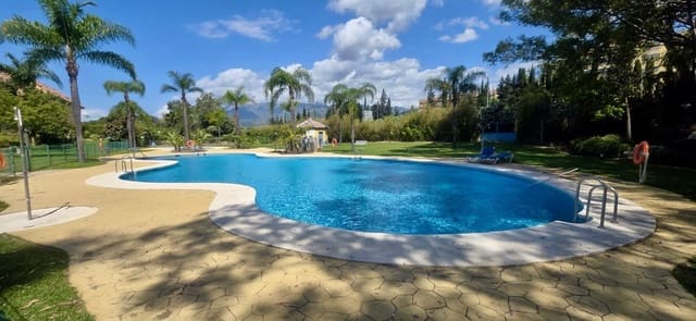 3 chambre Appartement à vendre à Los Monteros, Marbella avec piscine garage - 750 000 € (Ref: 9940773)