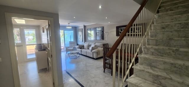 3 chambre Appartement à vendre à Los Monteros, Marbella avec piscine garage - 750 000 € (Ref: 9940773)