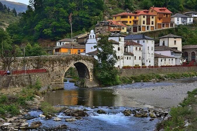 1 bedroom Apartment for sale in Cangas del Narcea - € 29,000 (Ref: 9962682)