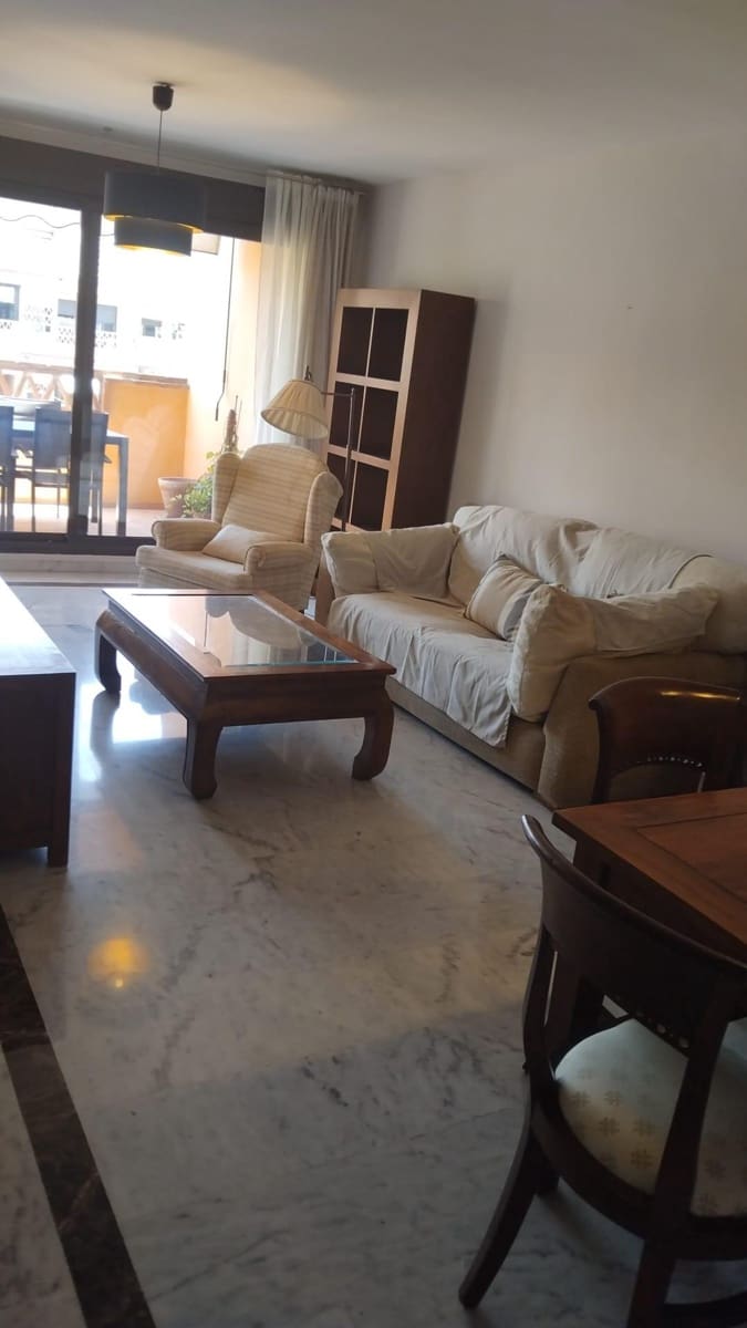 Appartement de 2 chambres à louer à Marbella avec piscine garage - 1 900 € (Ref: 9997117)