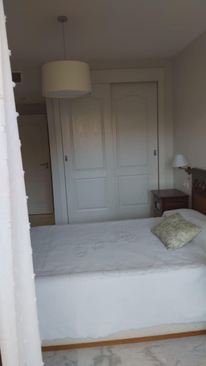 Appartement de 2 chambres à louer à Marbella avec piscine garage - 1 900 € (Ref: 9997117)
