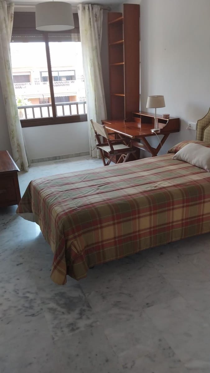 Appartement de 2 chambres à louer à Marbella avec piscine garage - 1 900 € (Ref: 9997117)