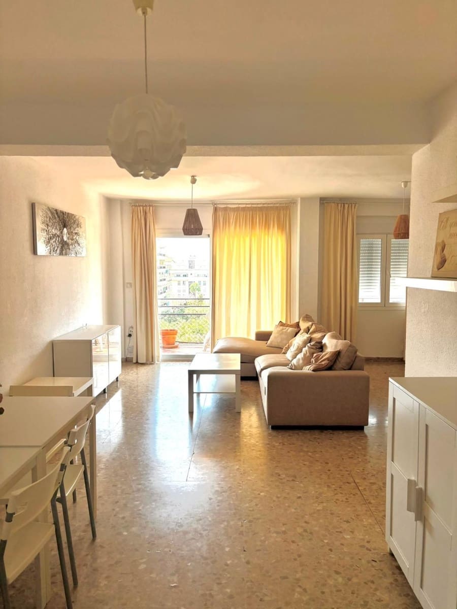 Appartement de 2 chambres à louer à Marbella - 1 500 € (Ref: 9997118)