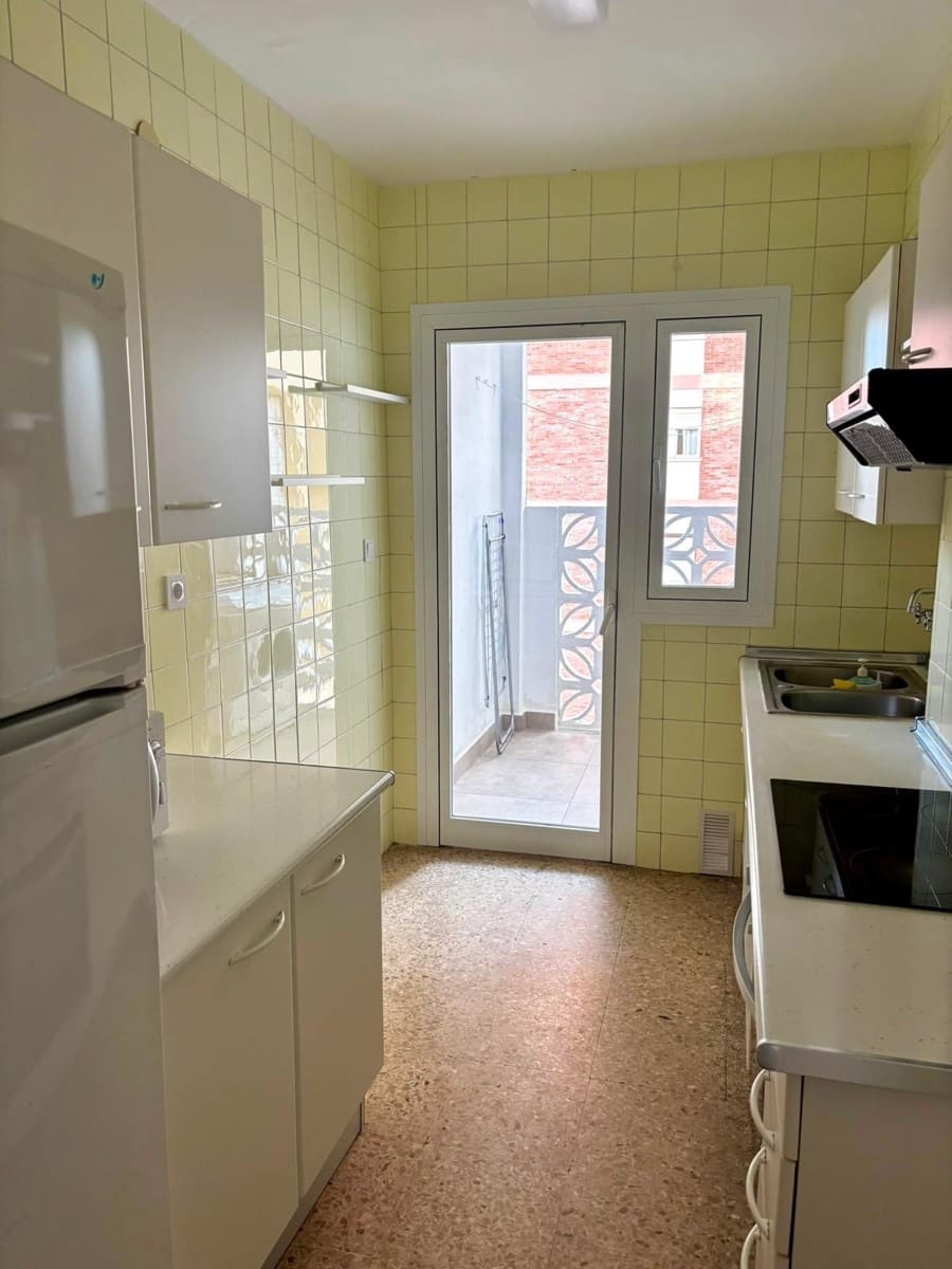 Appartement de 2 chambres à louer à Marbella - 1 500 € (Ref: 9997118)
