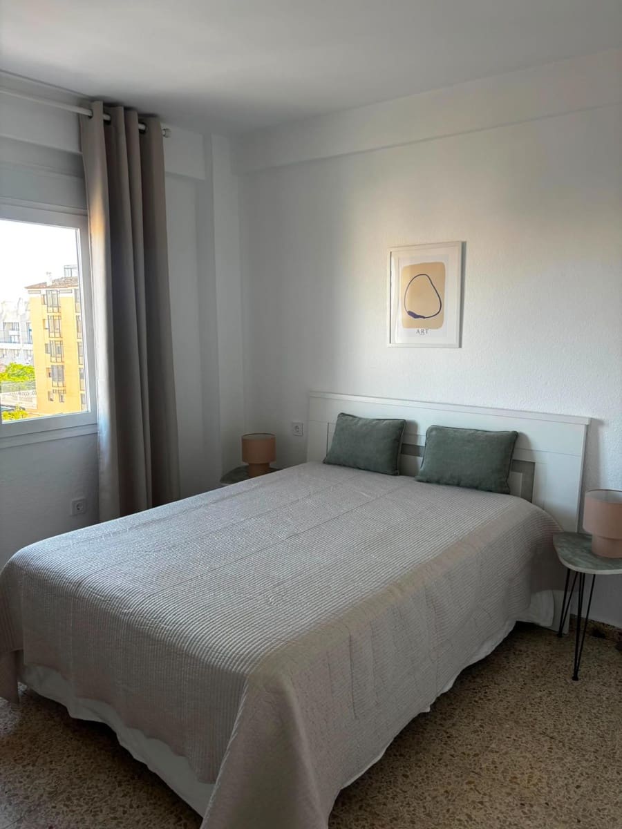 Appartement de 2 chambres à louer à Marbella - 1 500 € (Ref: 9997118)