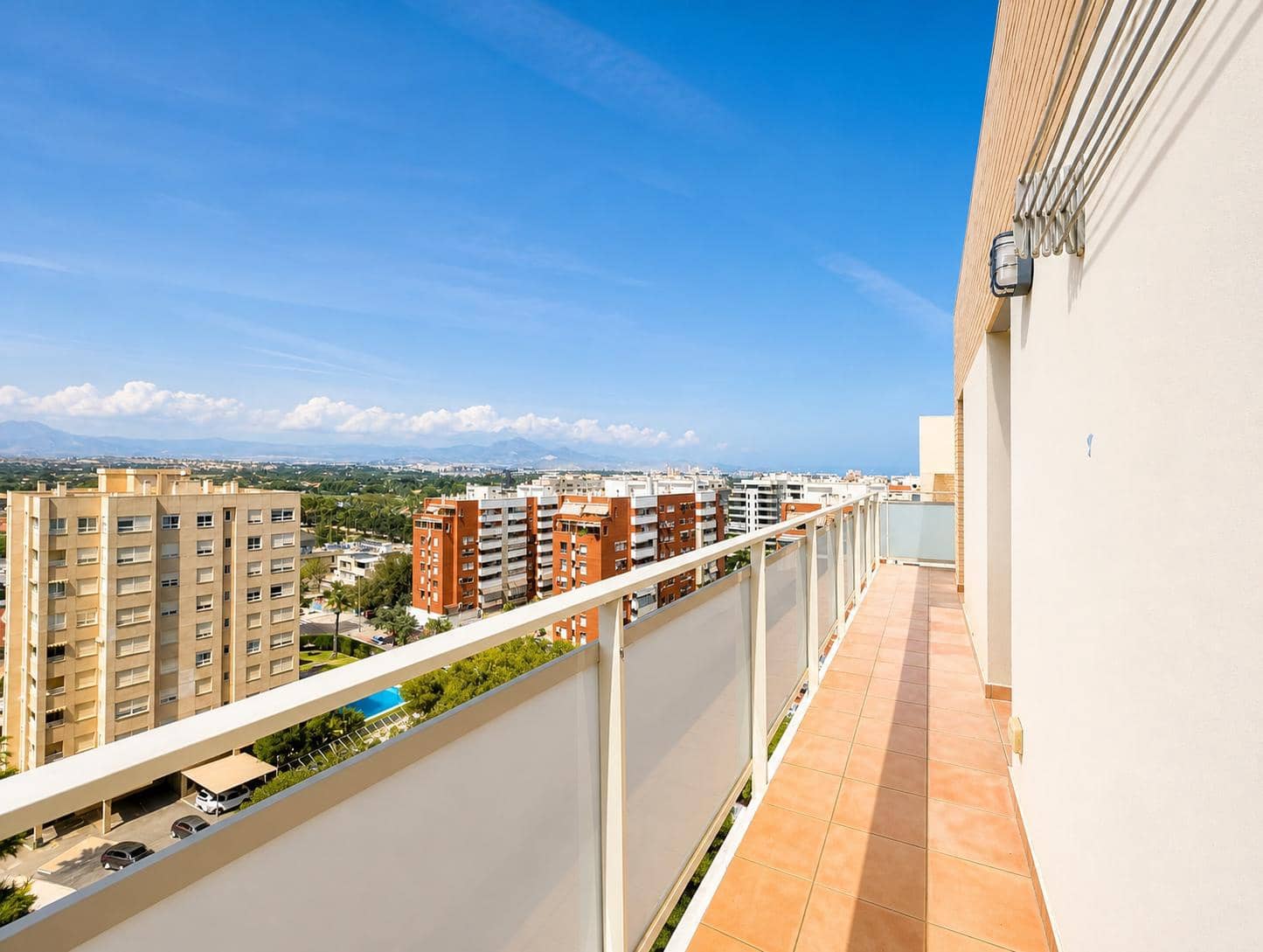 3 bedroom Penthouse for sale in Alicante / Alacant city with pool garage - € 578,000 (Ref: 9778403)