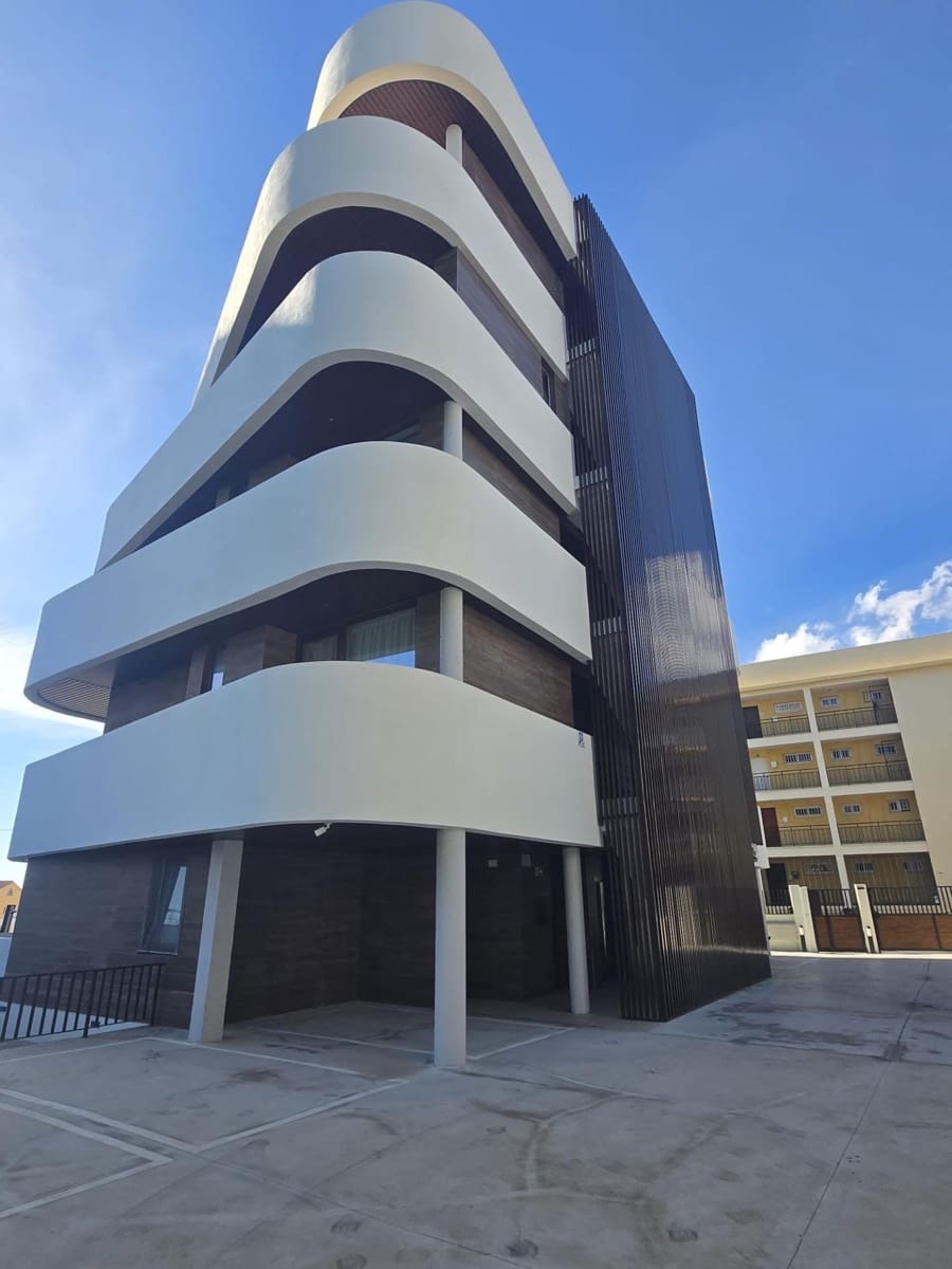 2 bedroom Apartment for sale in Benalmadena with pool garage - € 570,000 (Ref: 9784145)