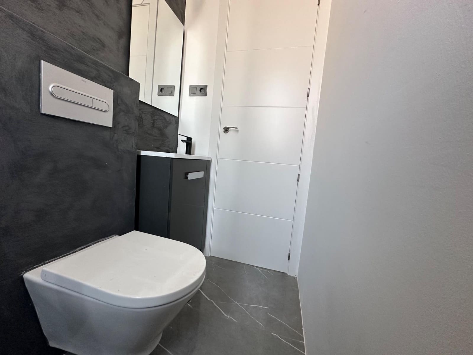 2 bedroom Apartment for sale in Benalmadena with pool garage - € 570,000 (Ref: 9784145)