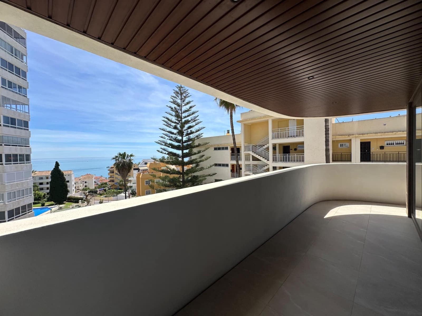 2 bedroom Apartment for sale in Benalmadena with pool garage - € 570,000 (Ref: 9784145)