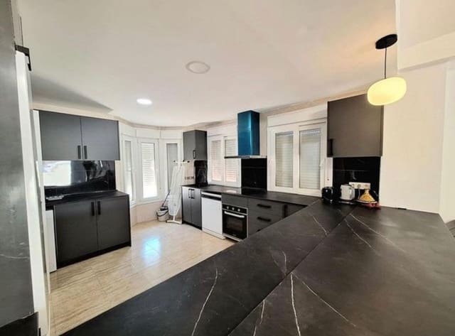 4 slaapkamer Rijtjeshuis te huur in Los Boliches , Fuengirola met zwembad garage - € 2.900 (Ref: 9784147)