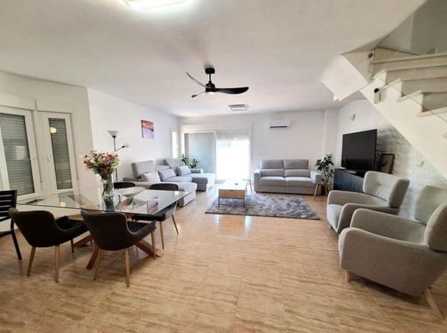 4 slaapkamer Rijtjeshuis te huur in Los Boliches , Fuengirola met zwembad garage - € 2.900 (Ref: 9784147)