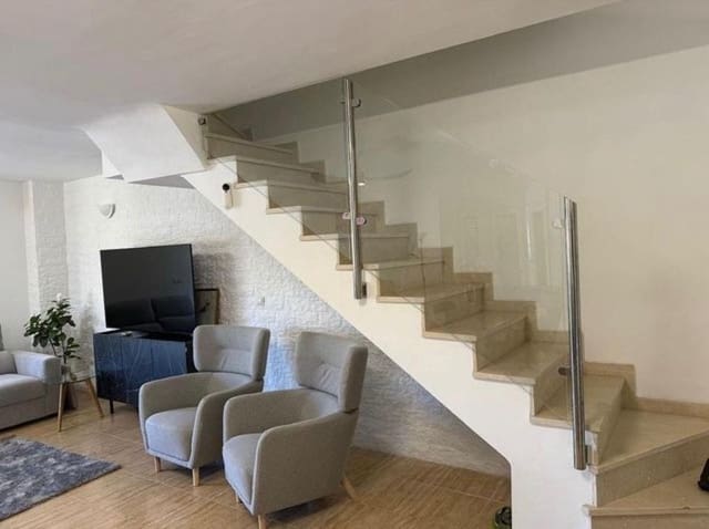 4 slaapkamer Rijtjeshuis te huur in Los Boliches , Fuengirola met zwembad garage - € 2.900 (Ref: 9784147)