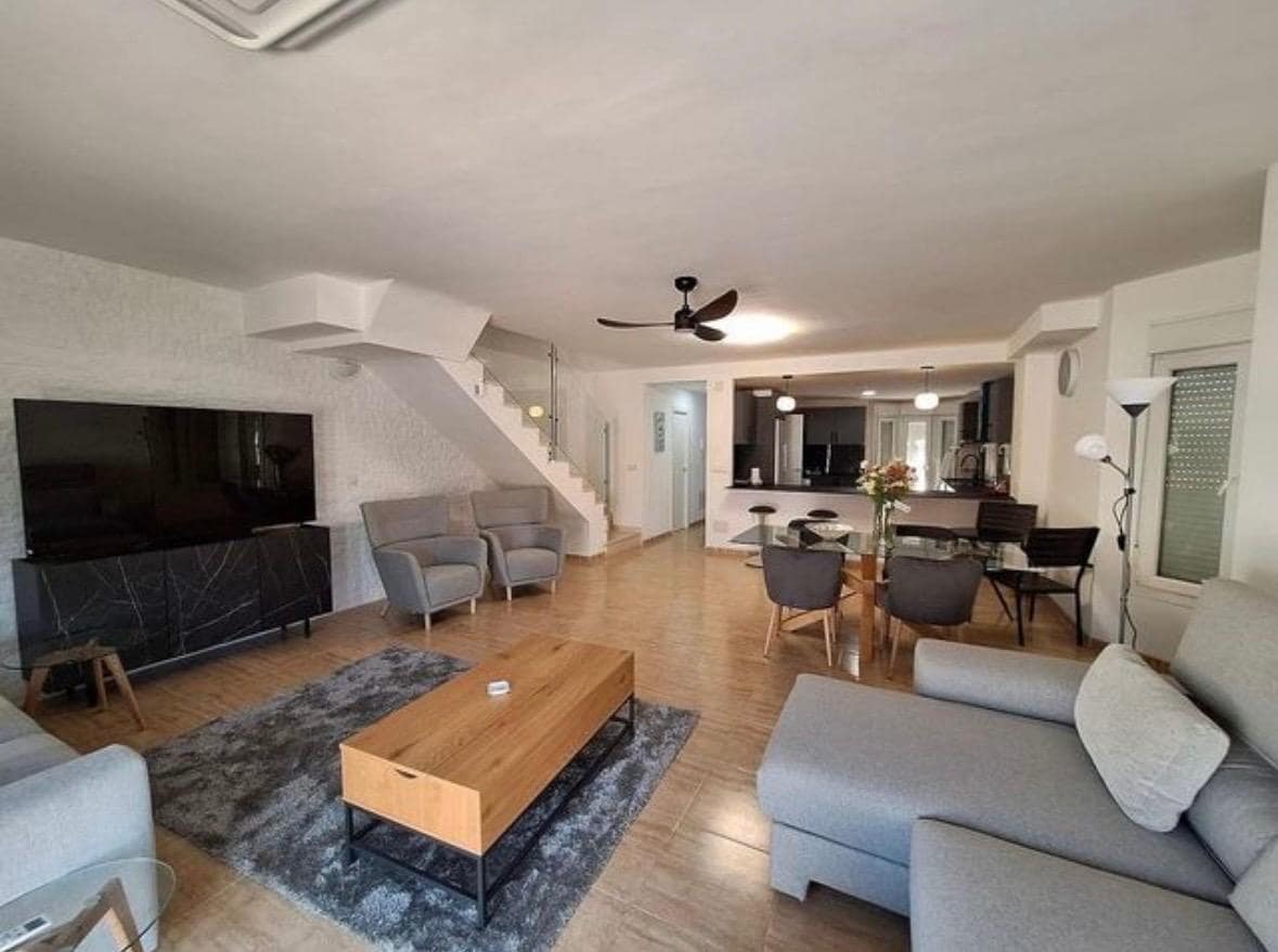 4 bedroom Terraced Villa for rent in Fuengirola with pool garage - € 2,900 (Ref: 9784147)