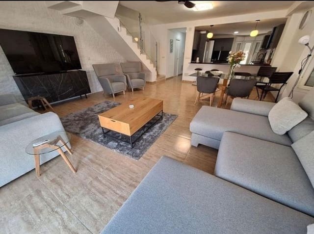 4 slaapkamer Rijtjeshuis te huur in Los Boliches , Fuengirola met zwembad garage - € 2.900 (Ref: 9784147)