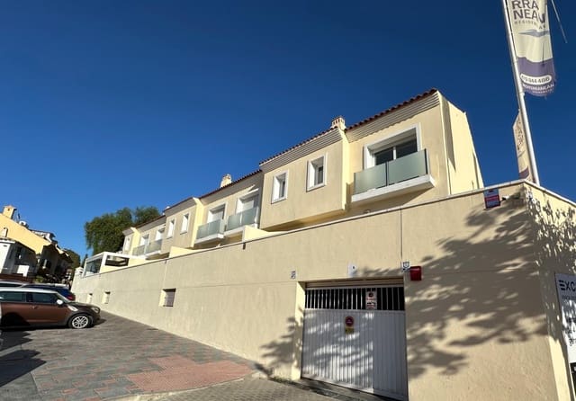 4 slaapkamer Rijtjeshuis te huur in Los Boliches , Fuengirola met zwembad garage - € 2.900 (Ref: 9784147)