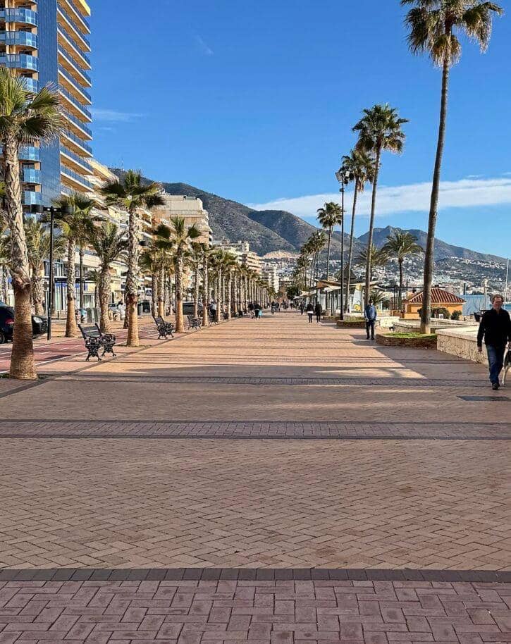 4 slaapkamer Rijtjeshuis te koop in Fuengirola met zwembad - € 470.000 (Ref: 9784148)