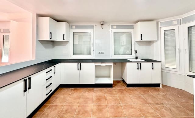 4 slaapkamer Rijtjeshuis te koop in Los Boliches , Fuengirola met zwembad - € 470.000 (Ref: 9784148)