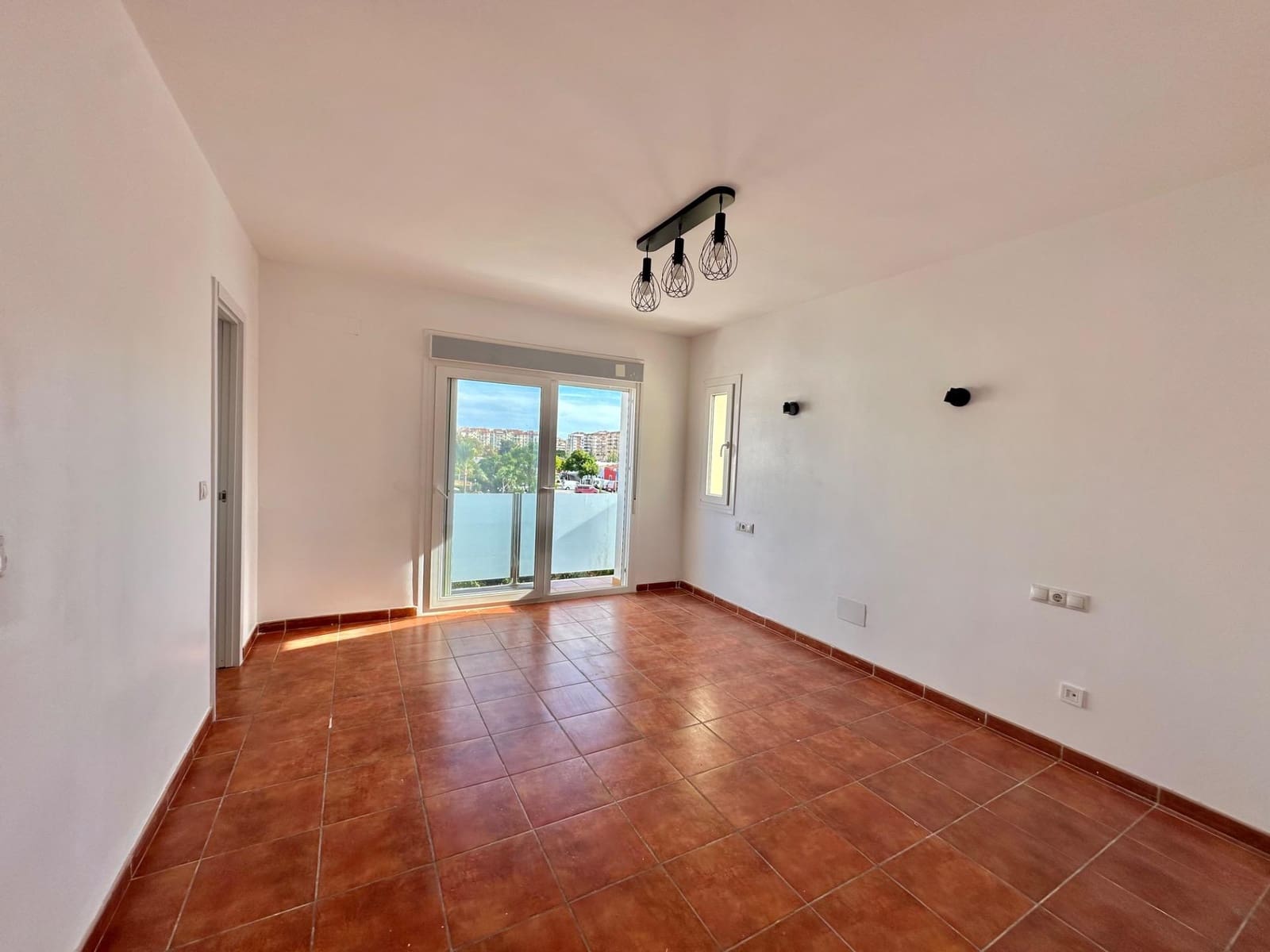 4 slaapkamer Rijtjeshuis te koop in Fuengirola met zwembad - € 470.000 (Ref: 9784148)
