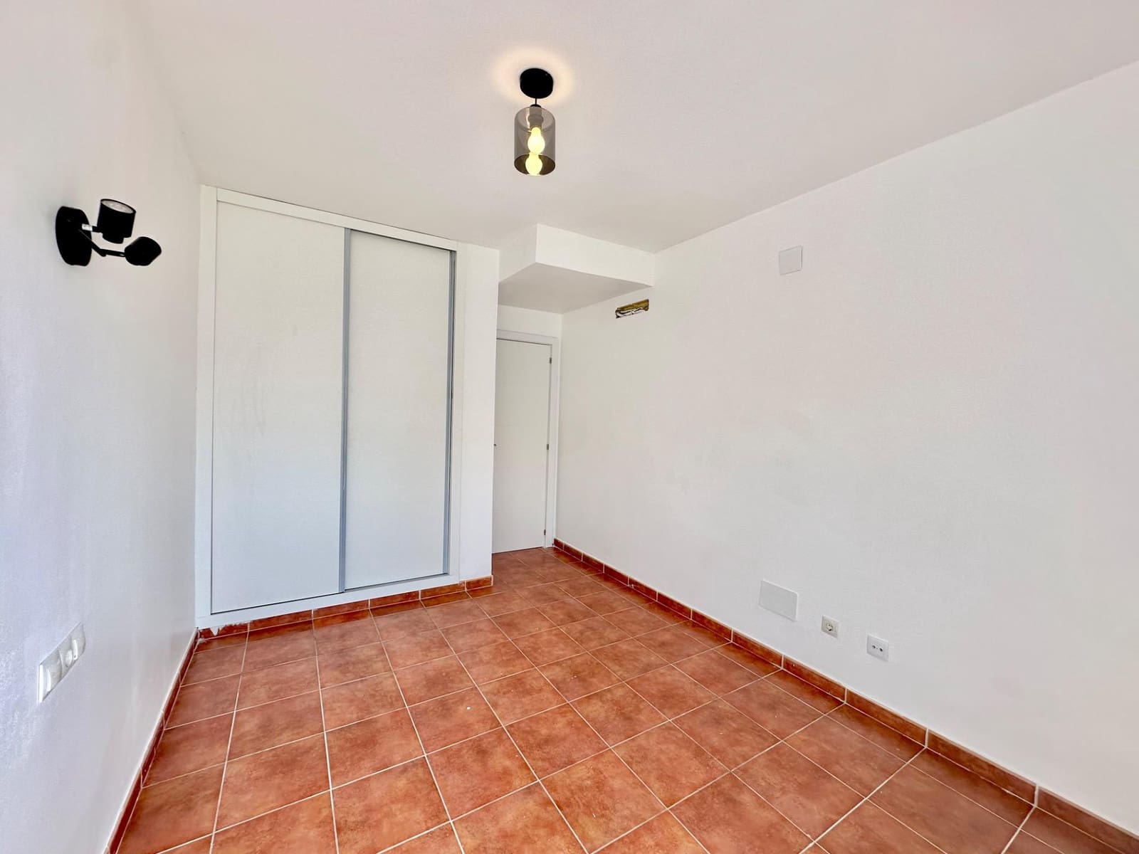 4 slaapkamer Rijtjeshuis te koop in Fuengirola met zwembad - € 470.000 (Ref: 9784148)