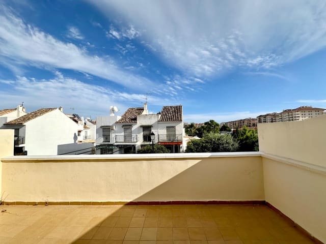 4 slaapkamer Rijtjeshuis te koop in Los Boliches , Fuengirola met zwembad - € 470.000 (Ref: 9784148)