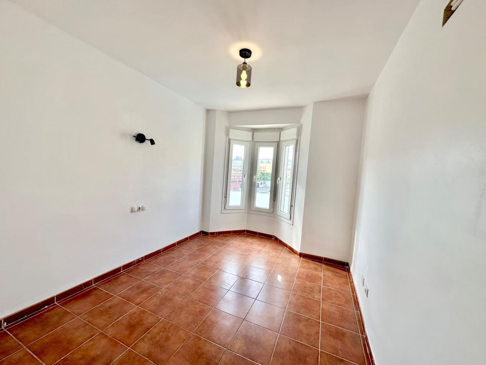 4 slaapkamer Rijtjeshuis te koop in Fuengirola met zwembad - € 470.000 (Ref: 9784148)