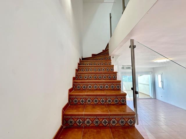 4 slaapkamer Rijtjeshuis te koop in Los Boliches , Fuengirola met zwembad - € 470.000 (Ref: 9784148)