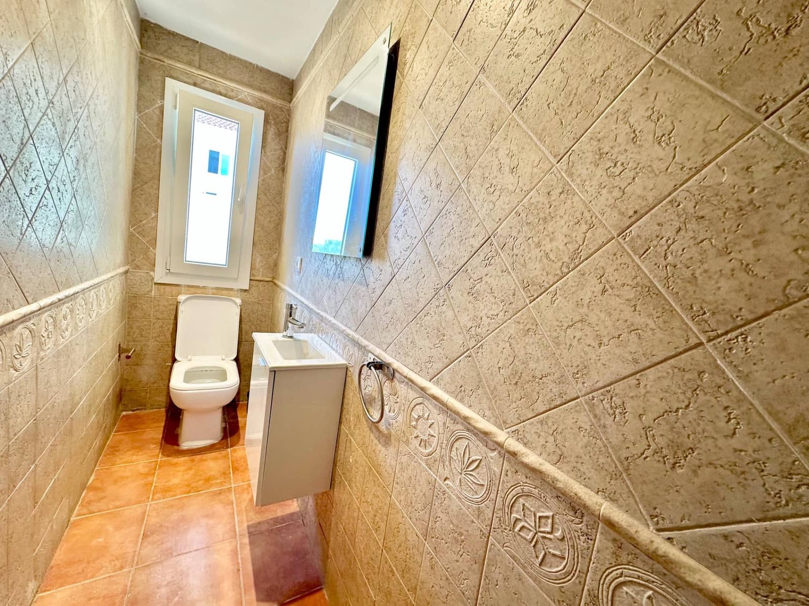 4 slaapkamer Rijtjeshuis te koop in Fuengirola met zwembad - € 470.000 (Ref: 9784148)