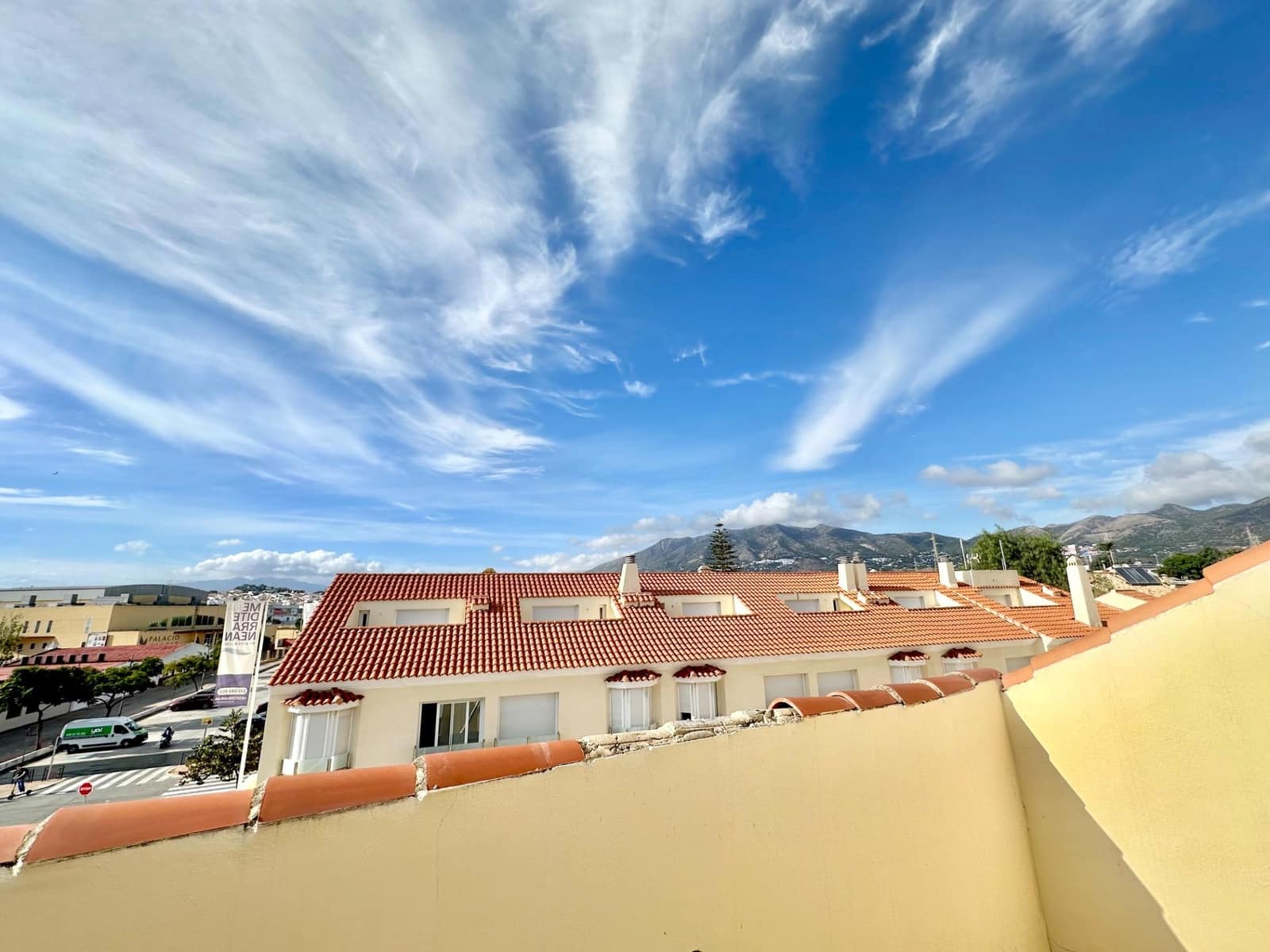 4 slaapkamer Rijtjeshuis te koop in Fuengirola met zwembad - € 470.000 (Ref: 9784148)