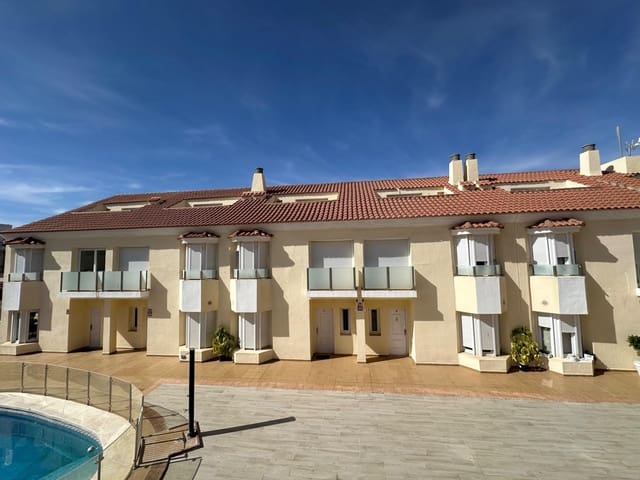 4 slaapkamer Rijtjeshuis te koop in Los Boliches , Fuengirola met zwembad - € 470.000 (Ref: 9784148)