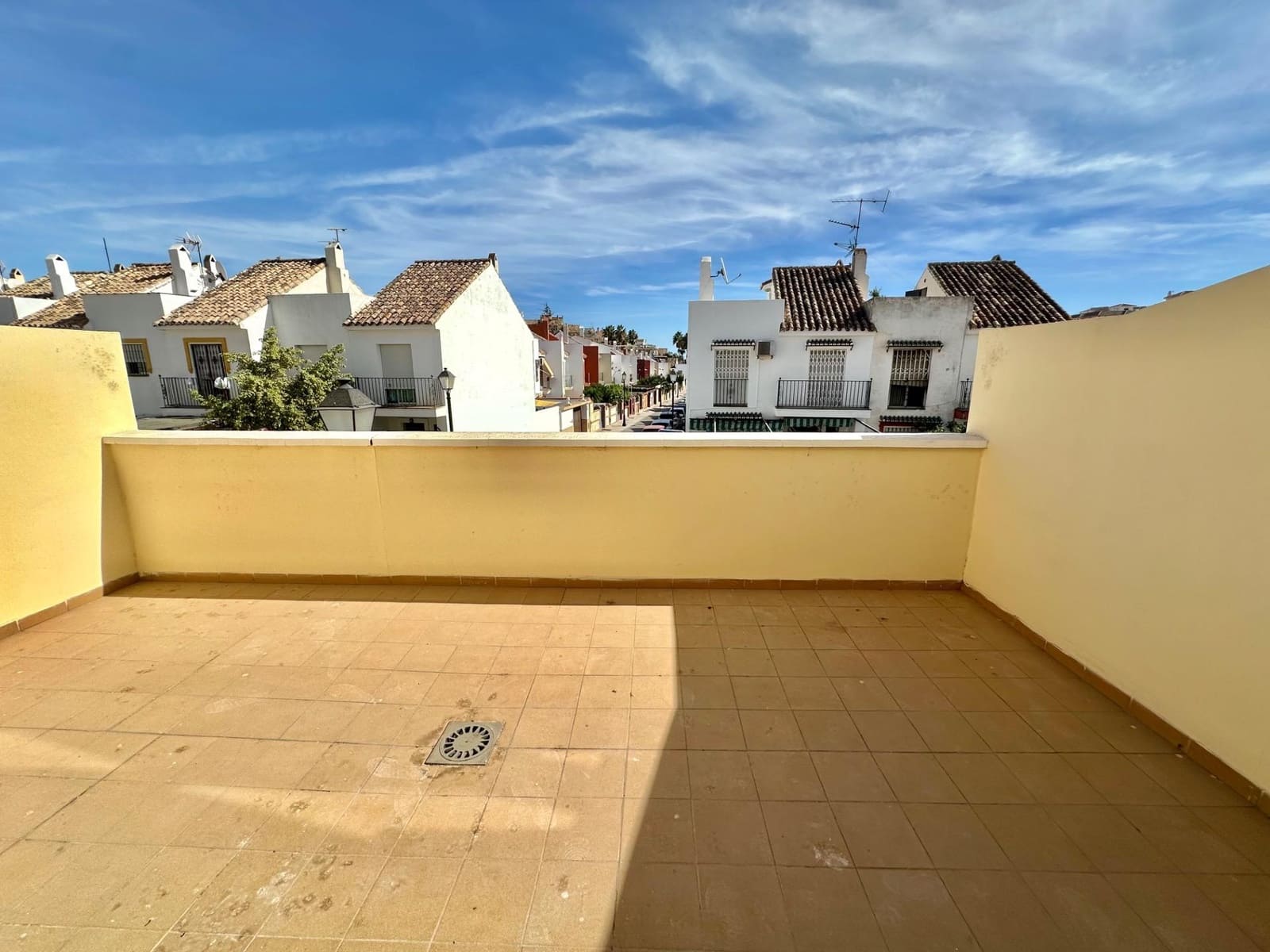 4 slaapkamer Rijtjeshuis te koop in Fuengirola met garage - € 470.000 (Ref: 9784149)