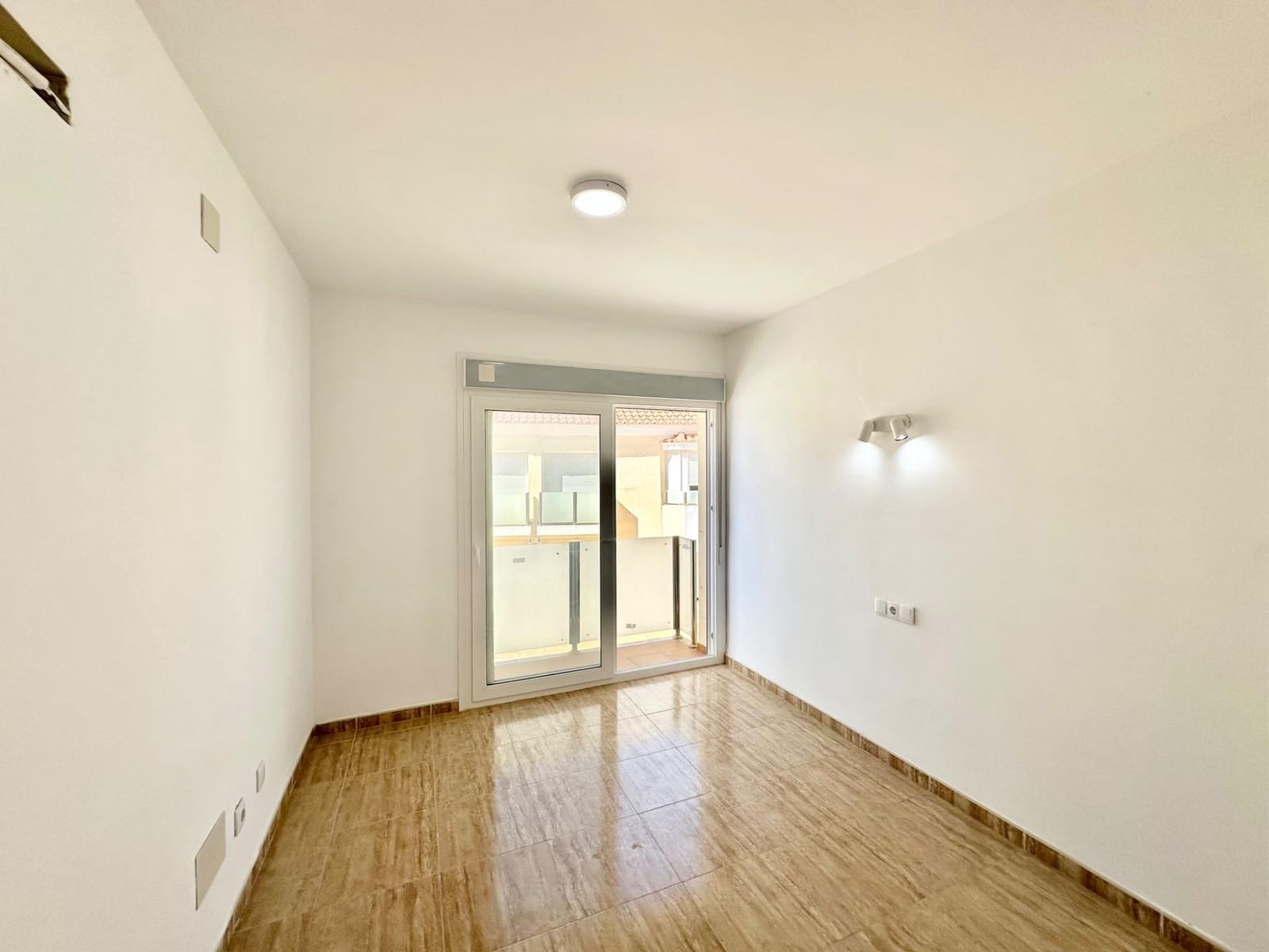 4 slaapkamer Rijtjeshuis te koop in Fuengirola met garage - € 470.000 (Ref: 9784149)