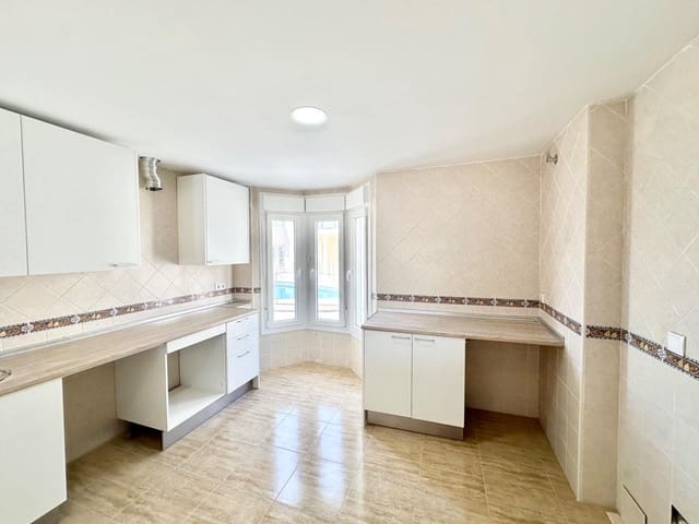 4 slaapkamer Rijtjeshuis te koop in Los Boliches , Fuengirola met garage - € 470.000 (Ref: 9784149)