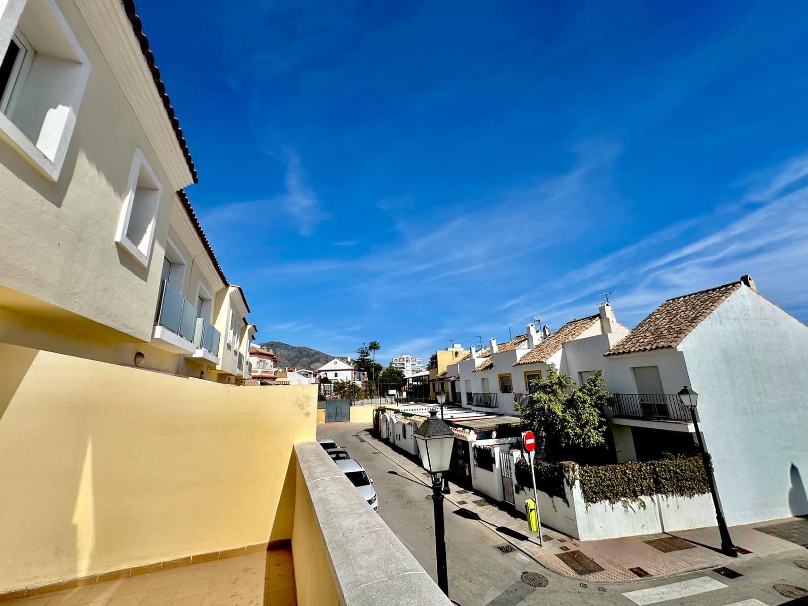 4 slaapkamer Rijtjeshuis te koop in Fuengirola met garage - € 470.000 (Ref: 9784149)