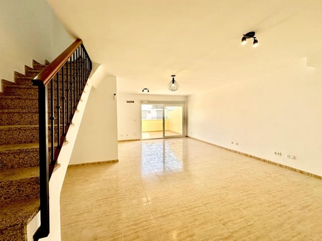 4 slaapkamer Rijtjeshuis te koop in Los Boliches , Fuengirola met garage - € 470.000 (Ref: 9784149)