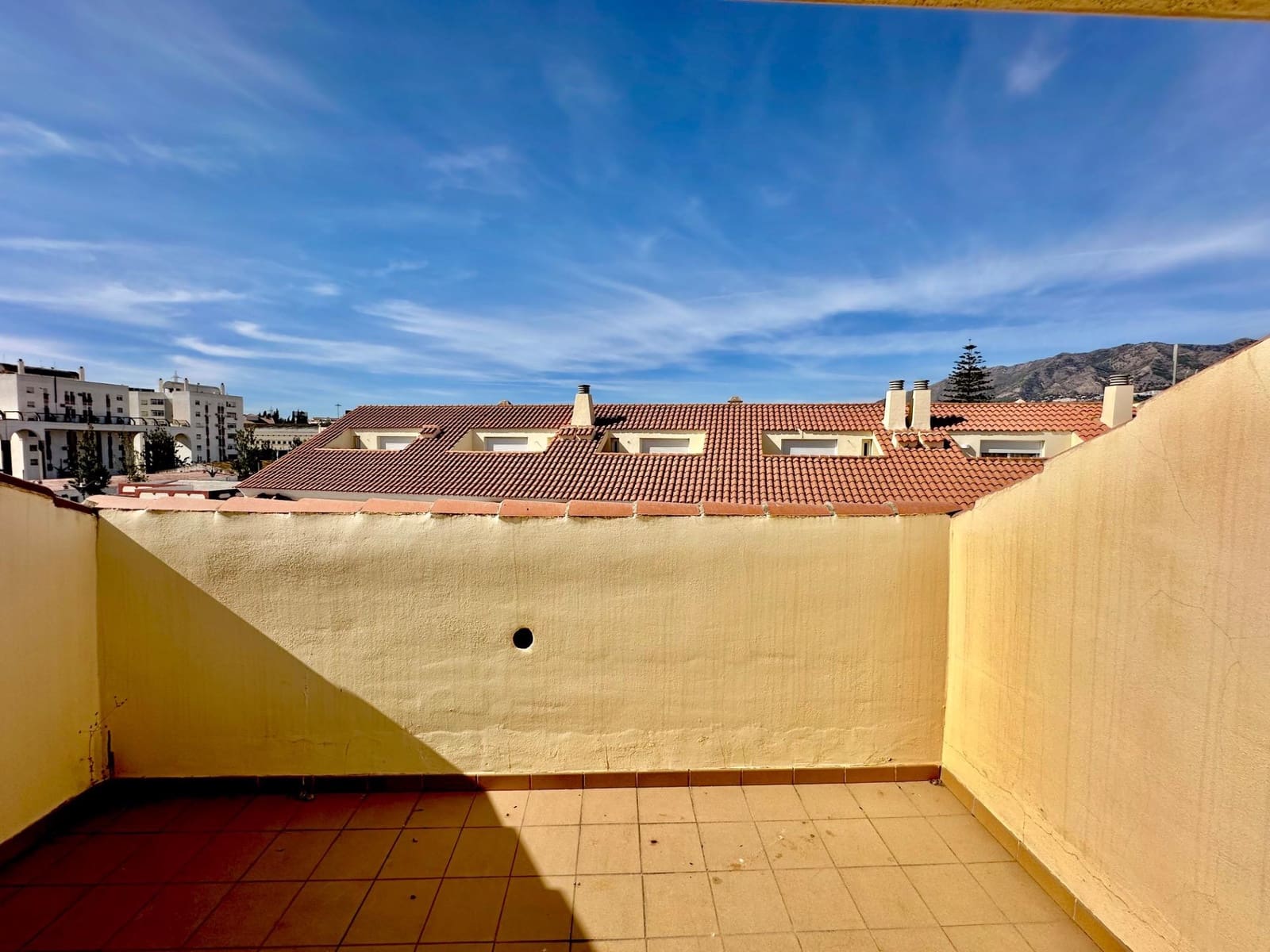 4 slaapkamer Rijtjeshuis te koop in Fuengirola met garage - € 470.000 (Ref: 9784149)